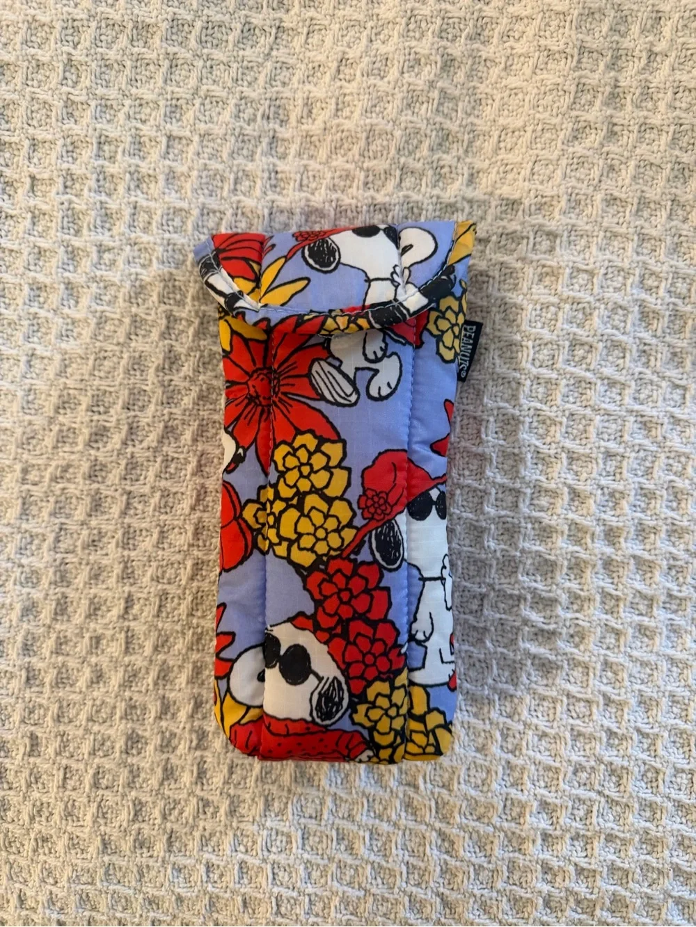 BAGGU x Peanuts EUC Floral Snoopy puffy sunglasses case. - Picture 3 of 4